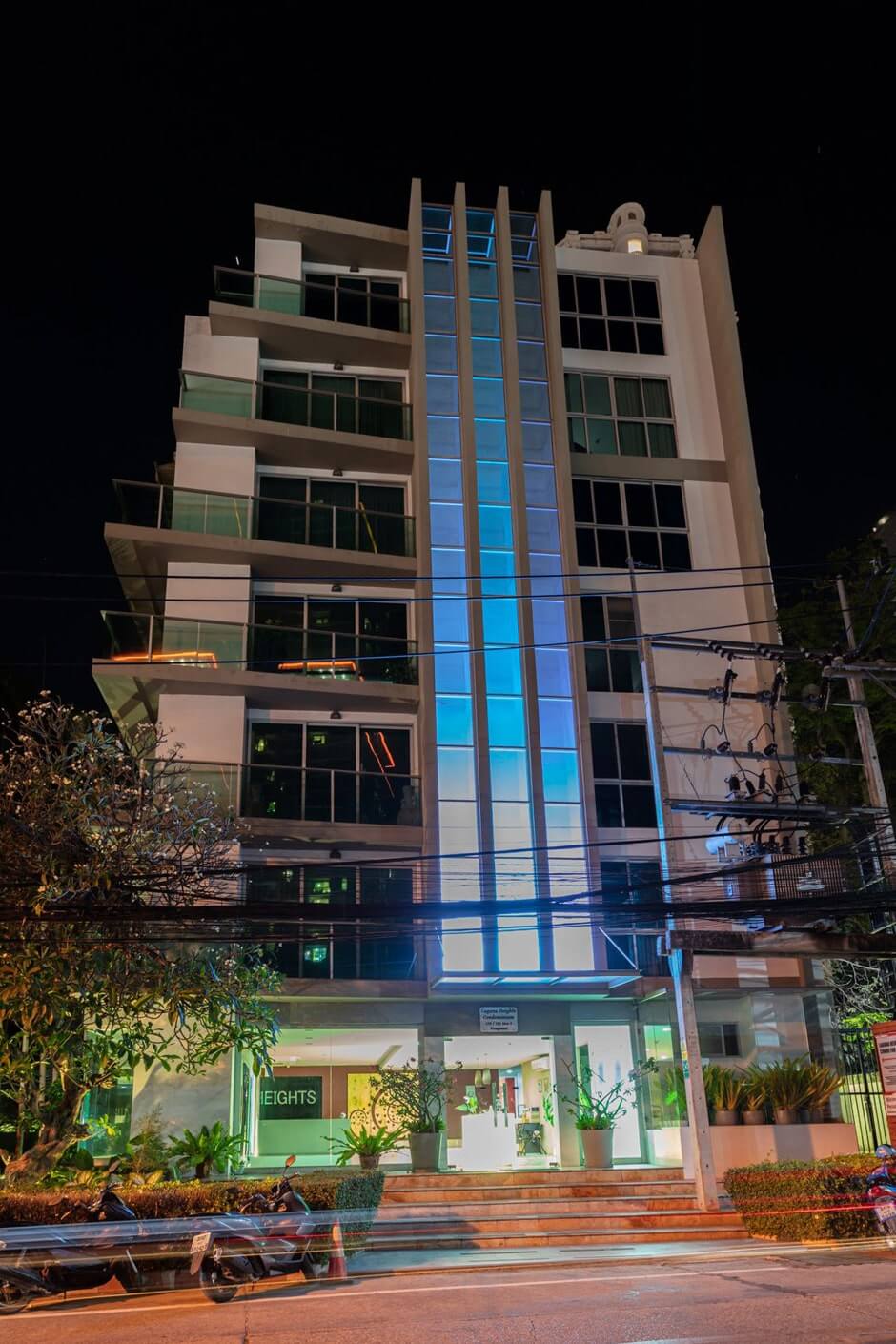 Condominium 09